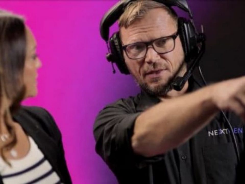 av techncian talking to a customer on stage about the av event production.