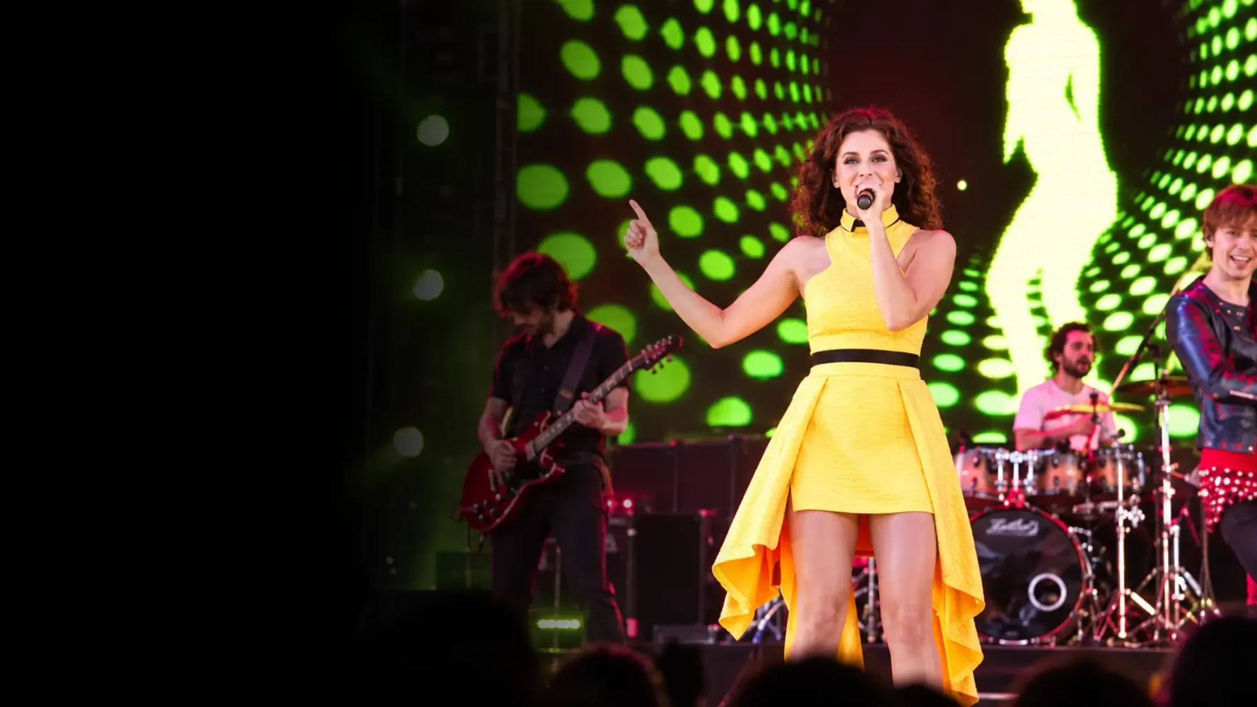 Outdoor event production featuring a live singer, band, LED stage visuals and professional event lighting.